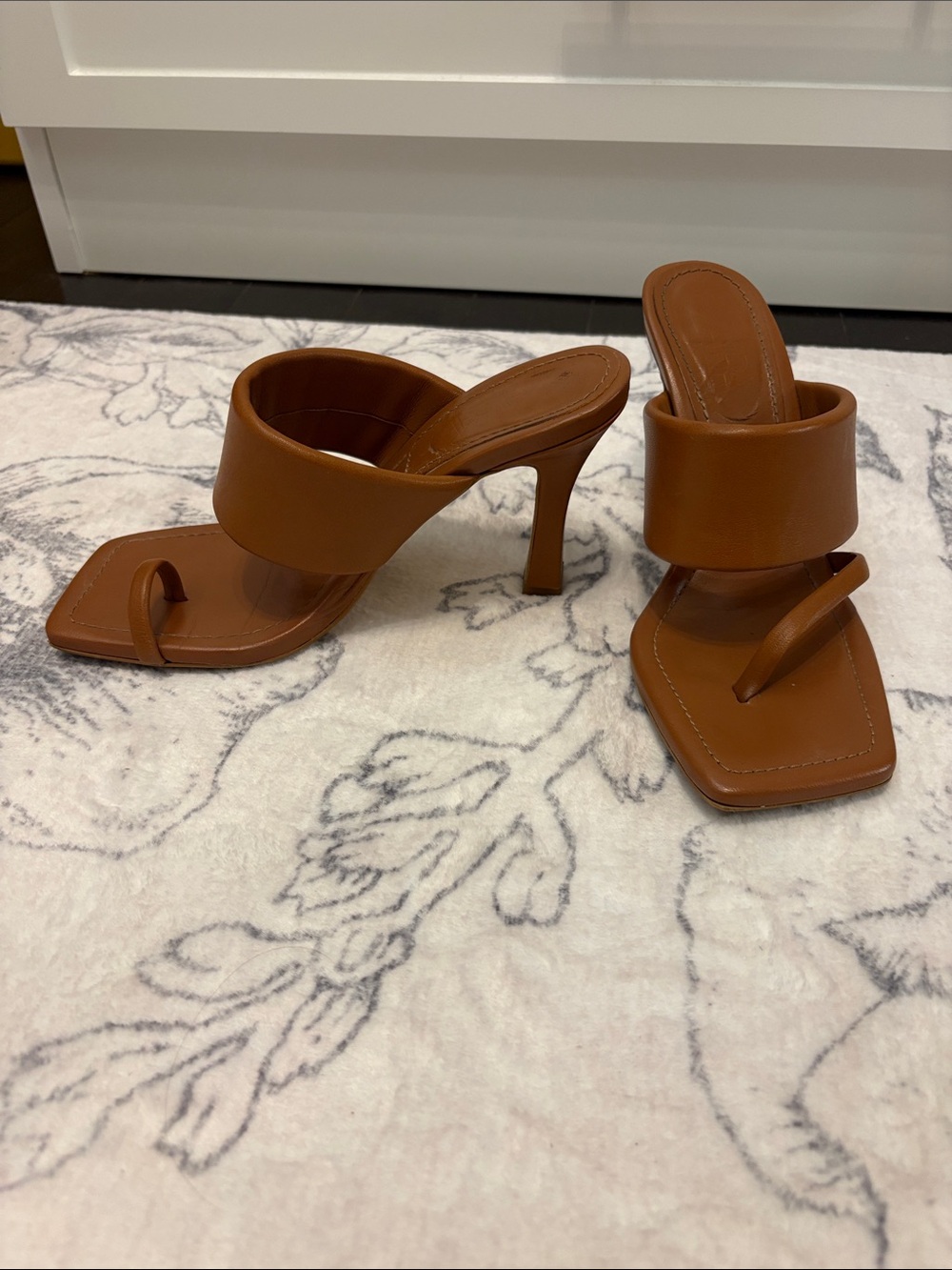 Zara Women’s Tan Leather Square-Toe heeled Sandals - Picture 3 of 9